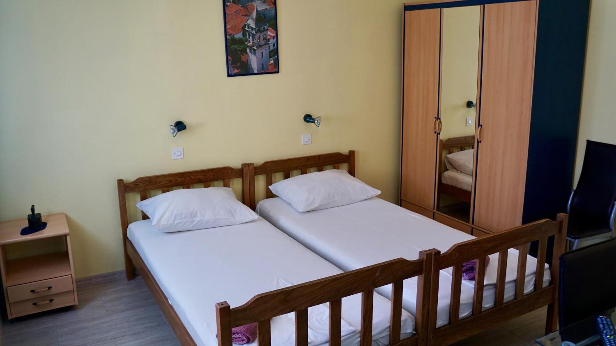 Apartments Niksa Kastelan أوميس المظهر الخارجي الصورة