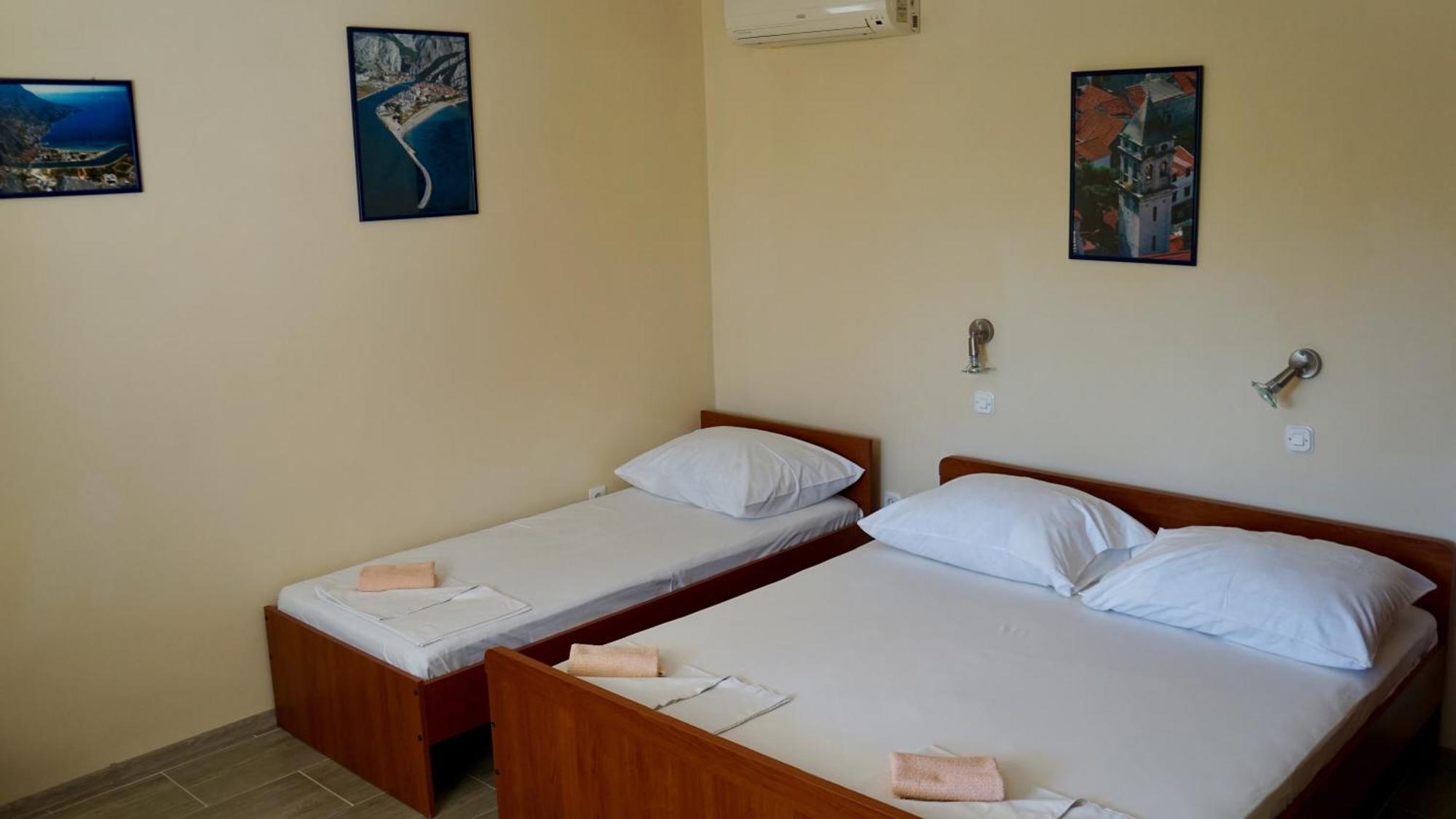 Apartments Niksa Kastelan أوميس المظهر الخارجي الصورة