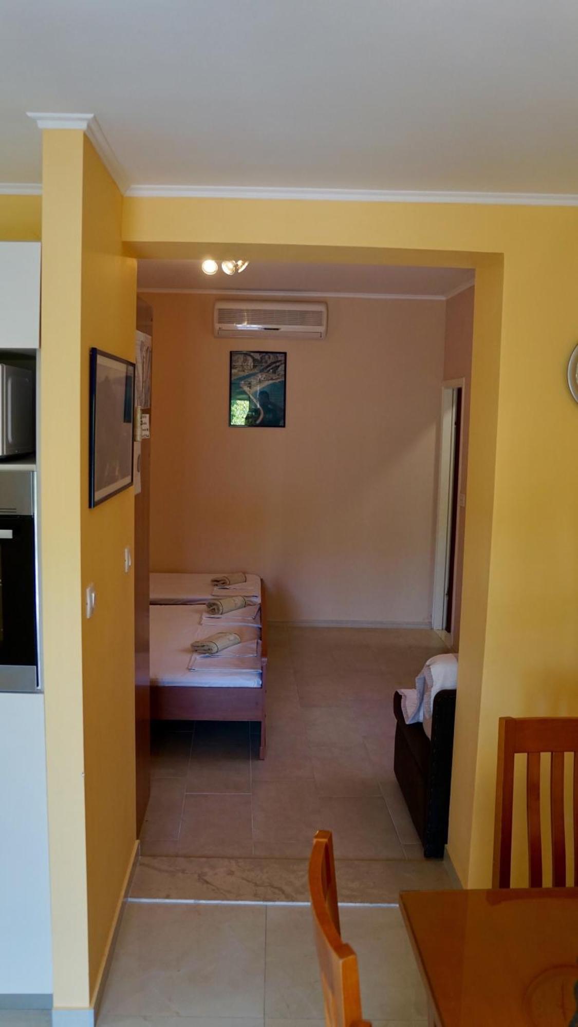Apartments Niksa Kastelan أوميس المظهر الخارجي الصورة