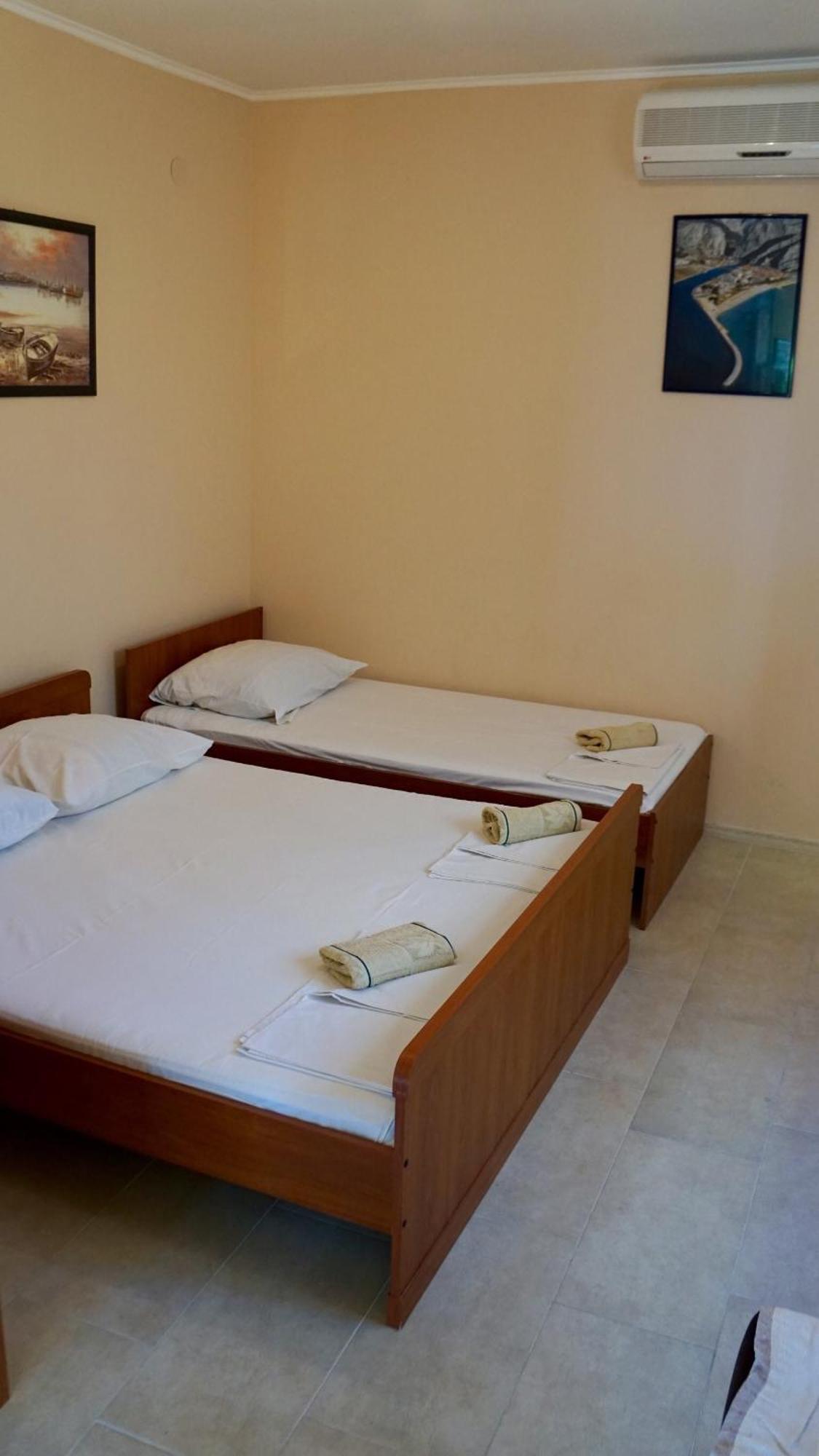 Apartments Niksa Kastelan أوميس المظهر الخارجي الصورة