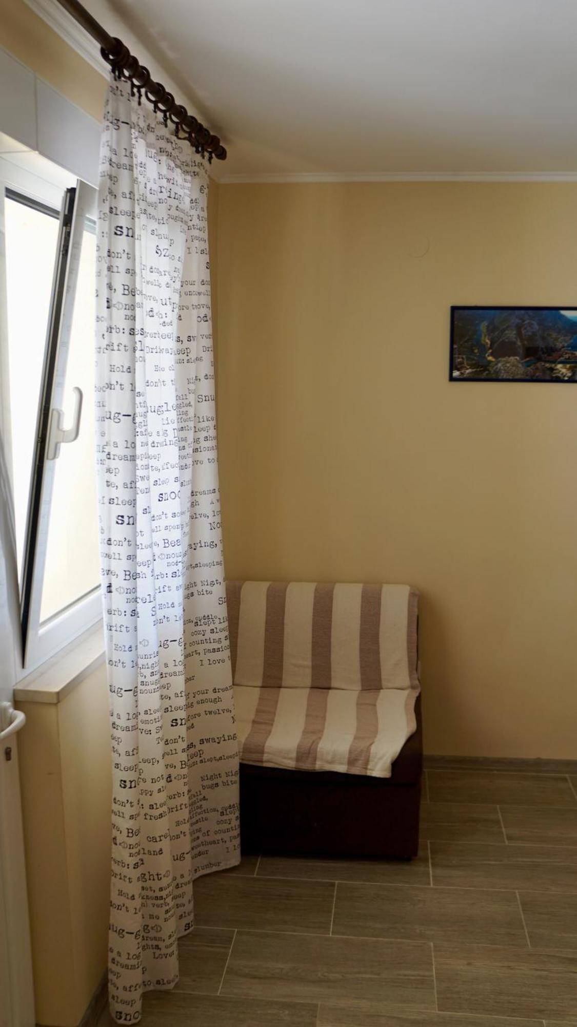 Apartments Niksa Kastelan أوميس المظهر الخارجي الصورة