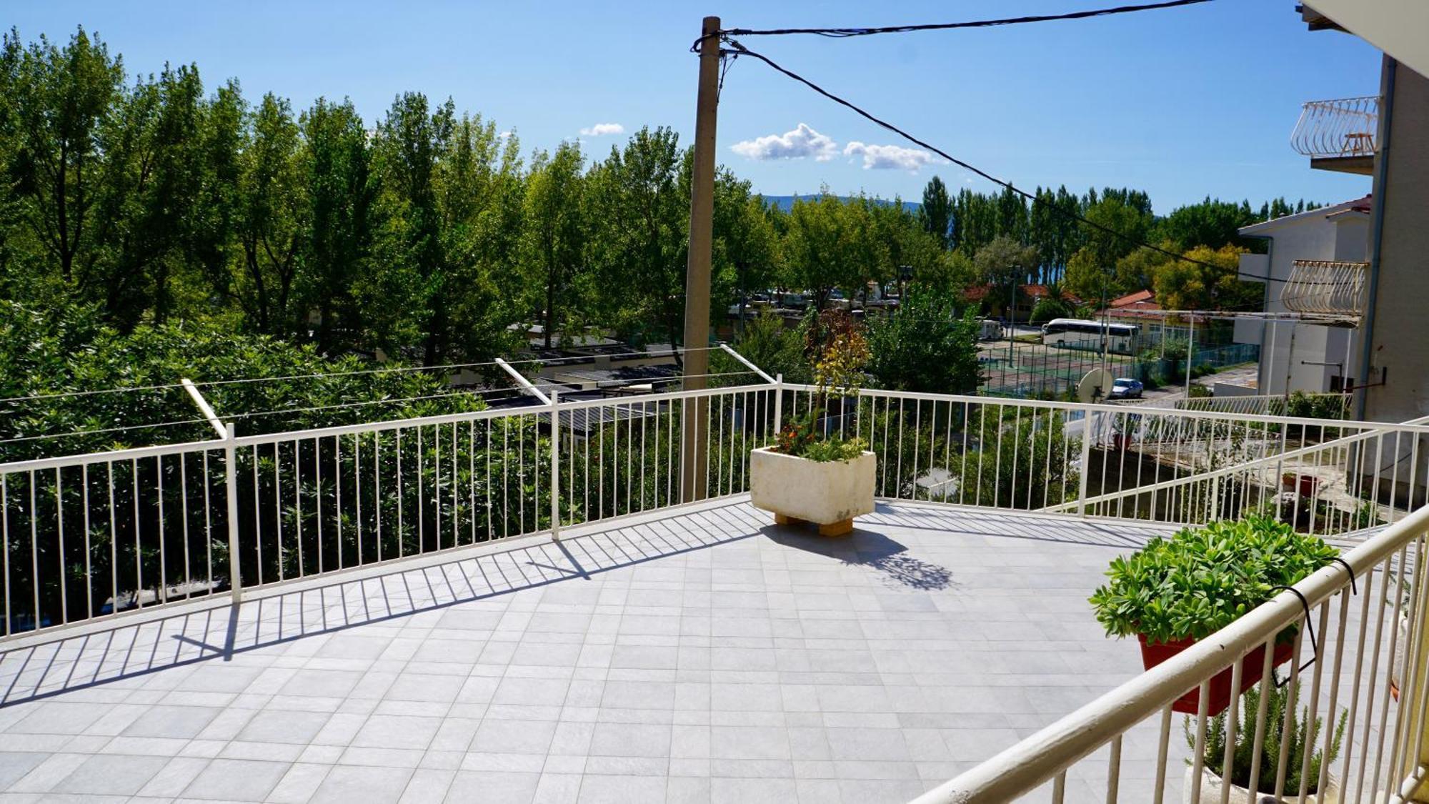 Apartments Niksa Kastelan أوميس المظهر الخارجي الصورة