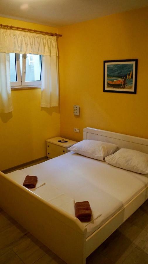 Apartments Niksa Kastelan أوميس المظهر الخارجي الصورة
