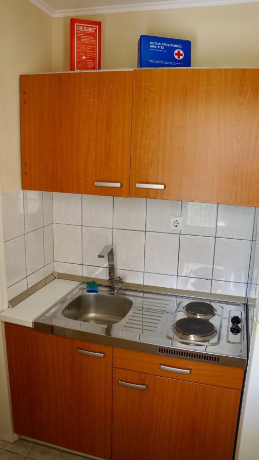 Apartments Niksa Kastelan أوميس المظهر الخارجي الصورة